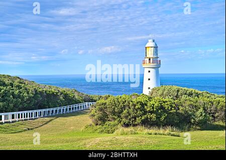 Faro di Cape Otway con il mare alle spalle Foto Stock