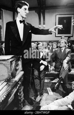 Jacob Rees-Mogg parla alla Oxford Union Society nel 1991. Ascoltiamo Kenneth Clarke e John Patten. Foto Stock