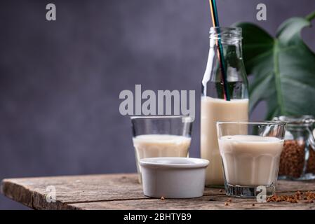 Latte di grano saraceno senza lattosio Foto Stock