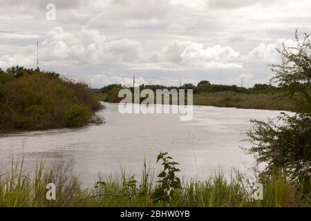 Brownsville, Texas USA, settembre 2010: Rio Grande River, il confine internazionale tra Brownsville Texas e Matamoros, Tamaulipas, Messico. ©Bob Daemmrich Foto Stock