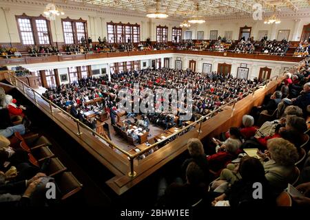 Austin Texas USA, 11 gennaio 2011: Vista in balcone della camera House il giorno di apertura della Legislatura del Texas 82nd, mentre i leader del Texas affrontano la prossima sessione. © Bob Daemmrich Foto Stock