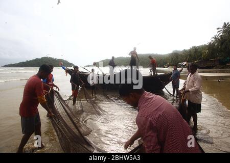 I pescatori tornano dalla caccia Â Foto Stock