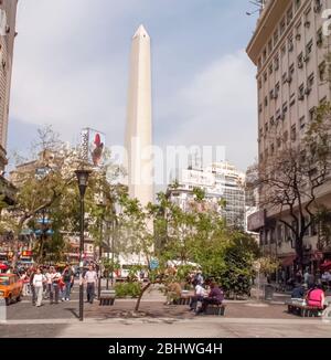 Obelisco (Obelisco) su Avenida 9 de Julio, Buenos Aires, Argentina Foto Stock