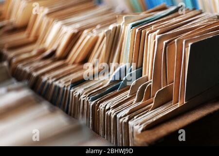 Schede catalogo in biblioteca, primo piano Foto Stock