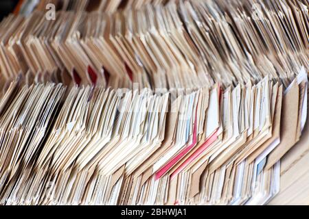 Schede catalogo in biblioteca, primo piano Foto Stock