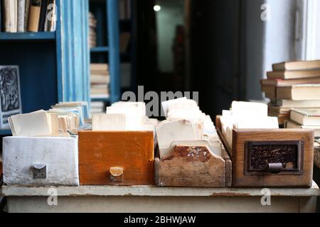 Schede catalogo in biblioteca, primo piano Foto Stock