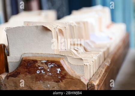 Schede catalogo in biblioteca, primo piano Foto Stock