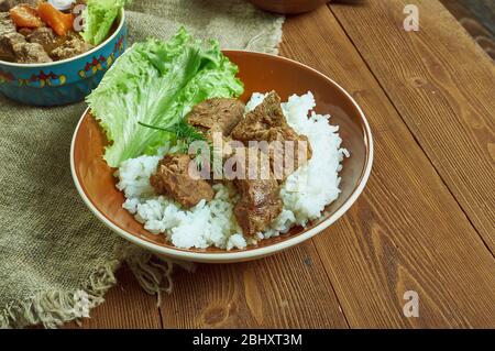 Manzo Suggerimenti sul riso, tenero stufato di manzo cotto, cibo comfort del sud. Foto Stock