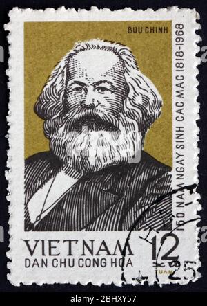 VIETNAM - CIRCA 1968: Un francobollo stampato in Vietnam mostra Karl Marx, filosofo, economista e socialista rivoluzionario, circa 1968 Foto Stock