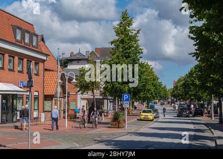 Main Street Bahnhofstrasse nel centro della città, Bad Malente, Holstein Svizzera, Distretto Est Holstein, Schleswig-Holstein, Germania del Nord Foto Stock