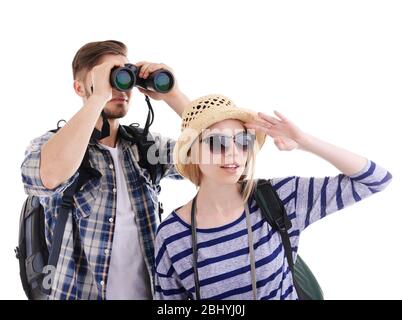 Coppia di viaggiatori con binocolo isolato su bianco Foto Stock