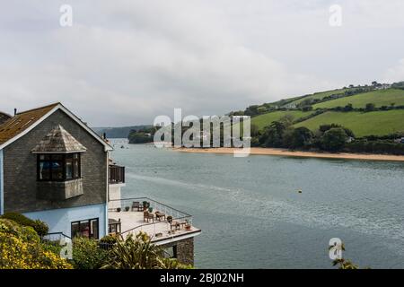 Vista sull'estuario di Kingsbridge dalla famosa località balneare di Salcombe, Torquay, Devon, Regno Unito Foto Stock