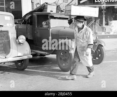 Crisi di guerra, 1939. Precauzioni per il RAID aereo - la scena di Epsom, dove è stata portata avanti parte del mercato del pesce di Billingsgate, nel quadro del programma di salvaguardia delle forniture alimentari di Londra. - 8 settembre 1939 Foto Stock