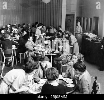 The Tea Centre off the Haymarket, Londra - 1951 Foto Stock