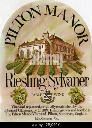 Etichetta del vino - Pilton Manor vino da tavola. Una varietà di vite Riesling Sylvaner. Prodotto da Nigel de Marsac Godden a Shepsom Mallet, Somerset. Foto Stock
