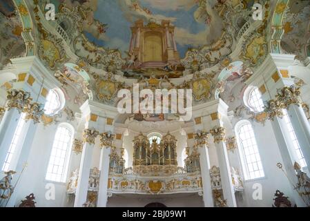 Steingaden, Germania - 5 Giugno 2016: l'organo a canne nella Chiesa del pellegrinaggio di Wies. Si tratta di un ovale chiesa rococò, progettato nel tardo 1740s da Dominikus Foto Stock