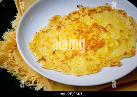 Pancake di mais messicano su piatto bianco - Foto Stock