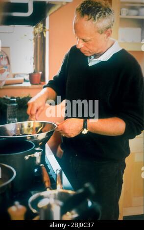 Chef John Burton-Race, cucina in cucina - Foto Stock