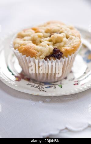 Muffin al ribes piccolo con mela grattugiata - Foto Stock