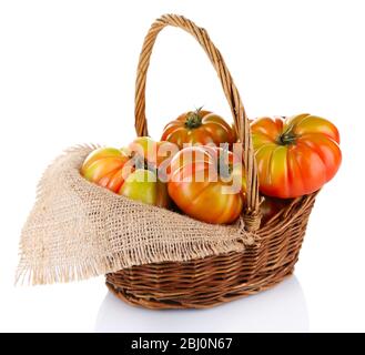 Pomodori verdi in basket isolati su bianco Foto Stock