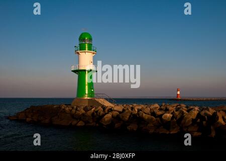 I fari sul molo est e sul molo ovest di Warnemünde Foto Stock