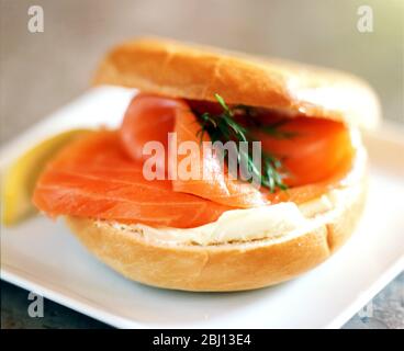 Salmone in bagel - Foto Stock