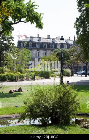 Bordeaux , Aquitaine / Francia - 11 19 2018 : Gambetta Place Square Park a Bordeaux città francia Foto Stock