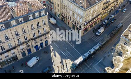 Bordeaux , Aquitaine / Francia - 11 19 2019 : vista aerea del centro di Bordeaux città tram Francia Foto Stock