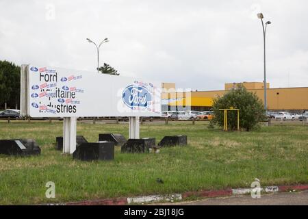 Blanquefort Bordeaux, Aquitaine/ Francia - 06 14 2018 : fabbrica automobilistica statunitense Ford di Blanquefort, Francia meridionale, dimostra di protestare contro Foto Stock