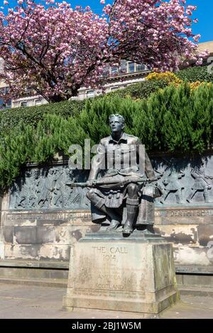 The Call 1914 - Scottish-American War Memorial a West Princes Street Gardens, Edimburgo, Scozia, Regno Unito Foto Stock