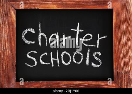 Scuole di charter scritte su lavagna Foto Stock