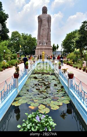 La statua del Buddha a Sarnath, Utar Pradesh. Foto Stock