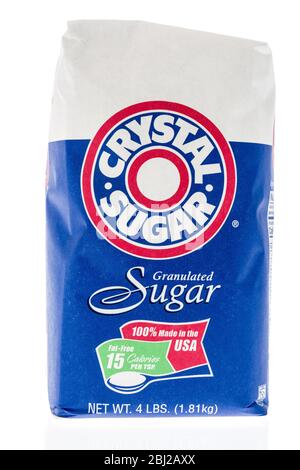 Winneconne, WI - 26 aprile 2020: Un pacchetto di zucchero cristallizzato Crystal Sugar su sfondo isolato. Foto Stock