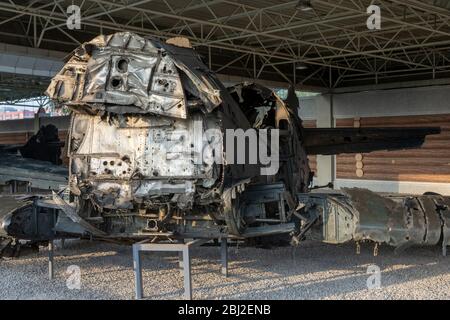 Pyongyang / DPR Corea - 12 novembre 2015: Abbattere gli aerei dell'aviazione militare americana esposti nel vittorioso Museo della guerra dedicato alla guerra di Corea a Pyong Foto Stock