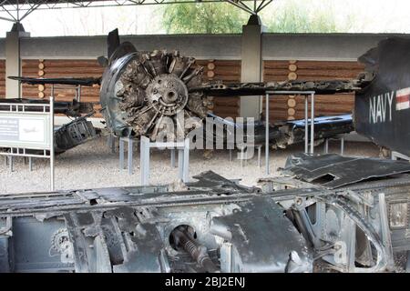 Pyongyang / DPR Corea - 12 novembre 2015: Abbattere gli aerei dell'aviazione militare americana esposti nel vittorioso Museo della guerra dedicato alla guerra di Corea a Pyong Foto Stock