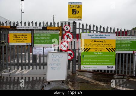 Chalvey, Slough, Berkshire, Regno Unito. 28 aprile 2020. Il Centro di riciclaggio e rifiuti domestici Chalvey è stato chiuso al pubblico dal 7 aprile 2020 a seguito del blocco Pandemic Coronavirus. Secondo i comunicati stampa, il primo ministro Boris Johnson dovrebbe annunciare che i consigli sui rifiuti domestici potrebbero riaprire da questo fine settimana. Credit: Maureen McLean/Alamy Live News Foto Stock
