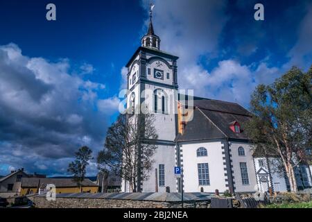 Norvegia, in estate, Roros, patrimonio dell'umanità dell'UNESCO, città mineraria Foto Stock