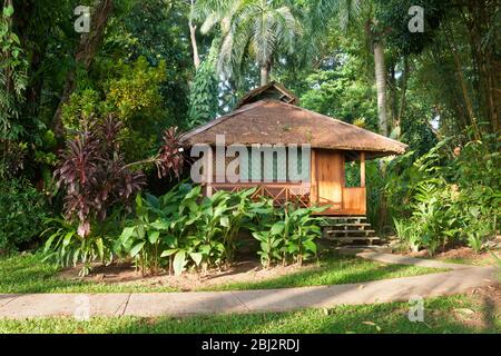 Bungalow al Walindi Plantation Resort, Kimbe Bay, Nuova Gran Bretagna, Papua Nuova Guinea Foto Stock