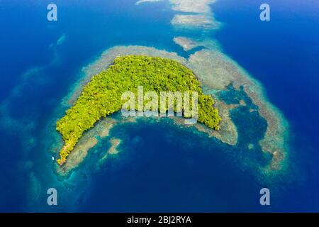 Vista aerea delle isole di Kimbe Bay di New Britain, Papua Nuova Guinea Foto Stock