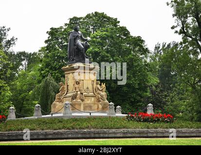 Monumento a Joost van den Vondel al Vondelpark di Amsterdam. Paesi Bassi Foto Stock