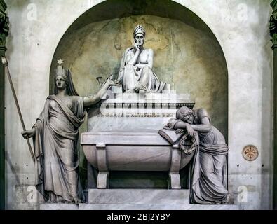 Italia Toscana - Firenze - Basilica di Santa Croce - cenotafio di Dante Foto Stock