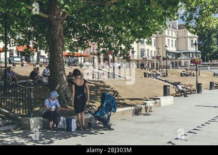 Londra/UK-1/08/18:Richmond Riverside, un importante collaboratore dell'interesse che Richmond ispira in molti people.IT ha una vasta facciata intorno a Ri Foto Stock