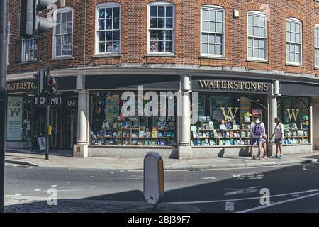 Londra/UK-1/08/18: La filiale Richmonds Waterstones. Waterstones è un rivenditore britannico di libri che opera principalmente nel Regno Unito, vendono una gamma di libri, sta Foto Stock