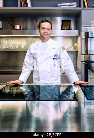 Ritratto gu Luca Marchini, Chef, Ristorante l'Erba del Re, Guida Michelin One Star, Modena, Emilia Romagna, Italia, Europa Foto Stock