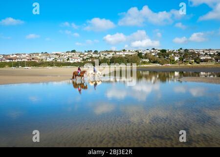 Percorsi per Pony sull'estuario di Gannel a bassa marea a Newquay in Cornovaglia. Foto Stock