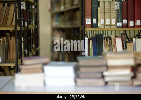 MENDOZA, ARGENTINA, 10 giugno 2015. Biblioteca generale di San Martín, sala lettura e studio, Alameda, Mendoza City. Foto: Axel Lloret / www.allofotografa.c Foto Stock