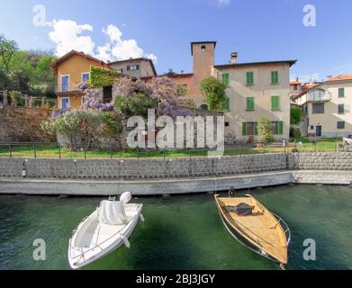 Rezzonico, pittoresco borgo italiano affacciato sul lago di Como Foto Stock