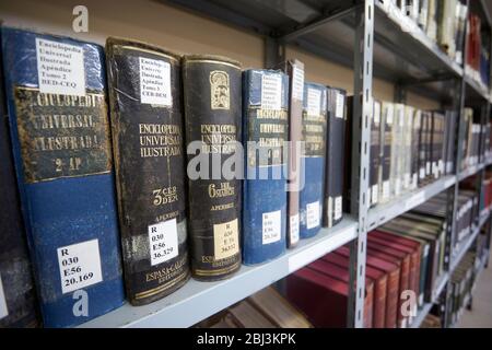 MENDOZA, ARGENTINA, 10 giugno 2015. Biblioteca generale di San Martín, sala lettura e studio, Alameda, Mendoza City. Foto: Axel Lloret / www.allofotografa.c Foto Stock