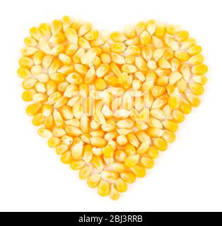 Fagioli di mais a forma di cuore isolati su bianco Foto Stock