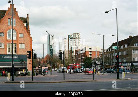 Manor House, North London UK, all'incrocio tra Green Lanes e Seven Sisters Road Foto Stock